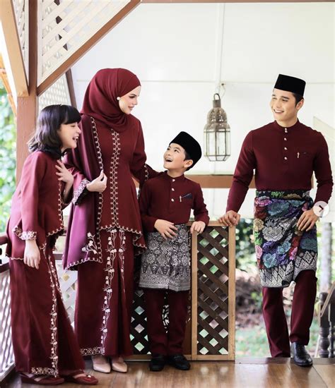 warna baju raya royal.